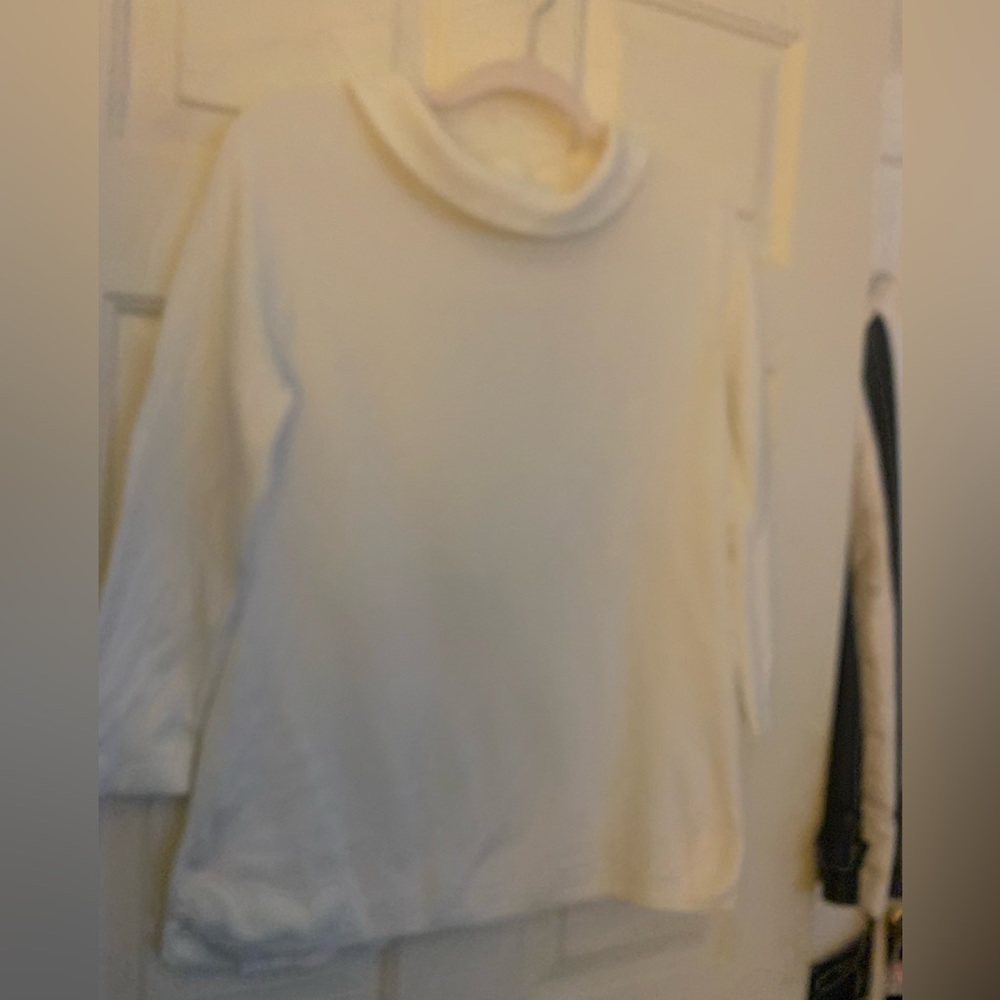 * Talbots Soft Off White Fold Over Collar Classic Light Knit Fabric Top Medium *